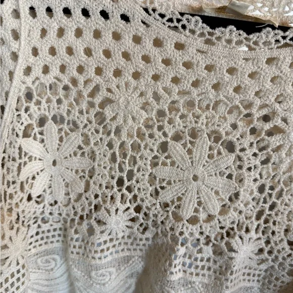 Rebellion Cream Cap-Style Cropped Blouse - Picture 2 of 6